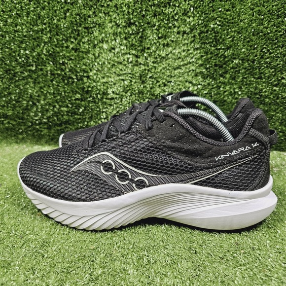 Saucony Kinvara 14 Black White Athletic Running Sneakers Mens Size 9 Wide main image 4